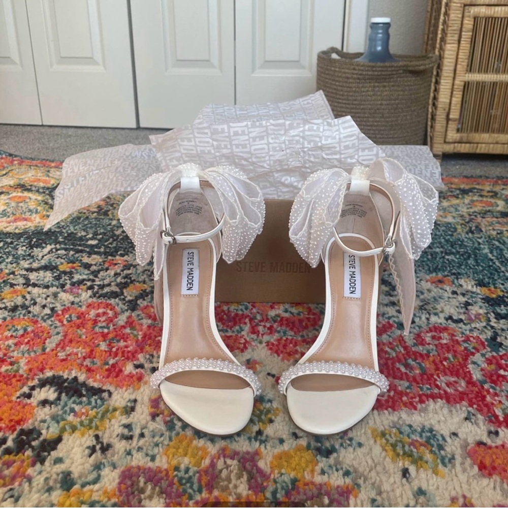 Steve Madden Pearl White Bow Heels